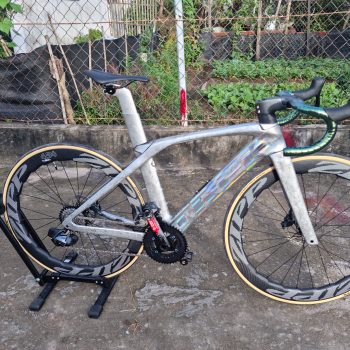 Xe đạp trek Madone Gen 6 màu Forzen Bạc 1